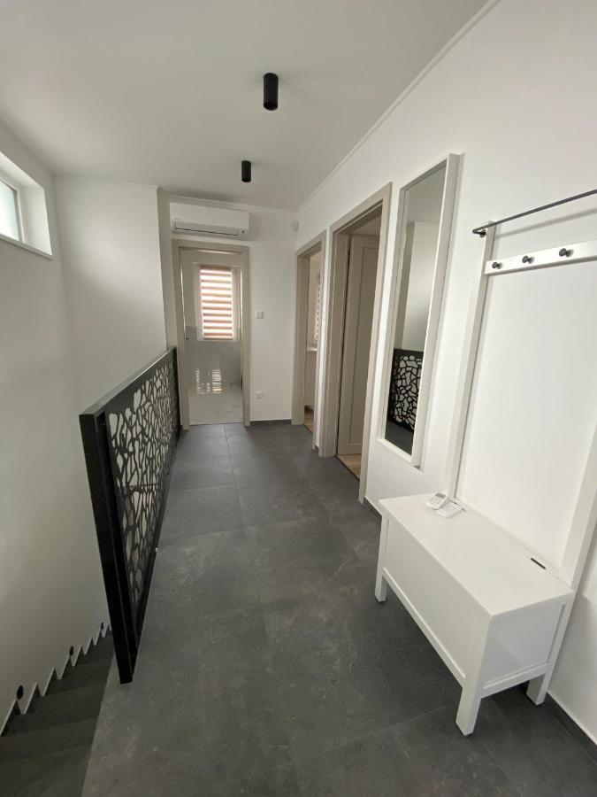 Twin House Apartment Gyal ภายนอก รูปภาพ