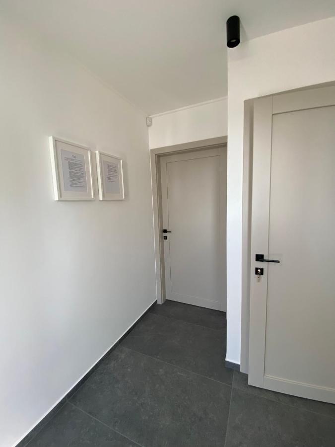 Twin House Apartment Gyal ภายนอก รูปภาพ