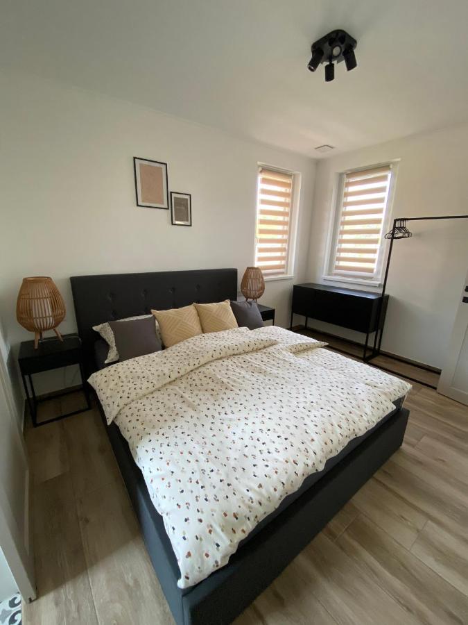 Twin House Apartment Gyal ภายนอก รูปภาพ
