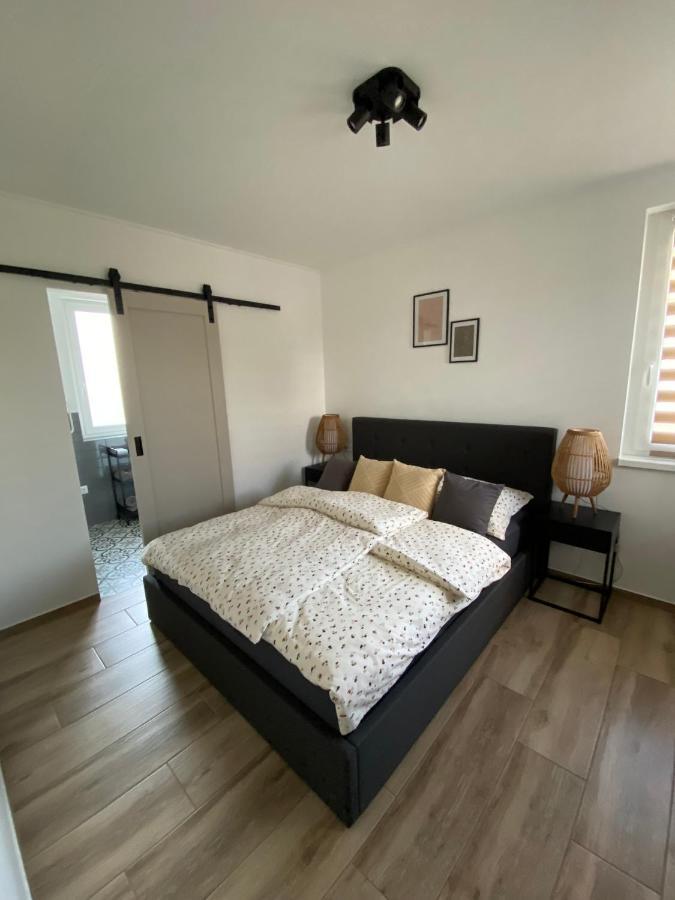 Twin House Apartment Gyal ภายนอก รูปภาพ