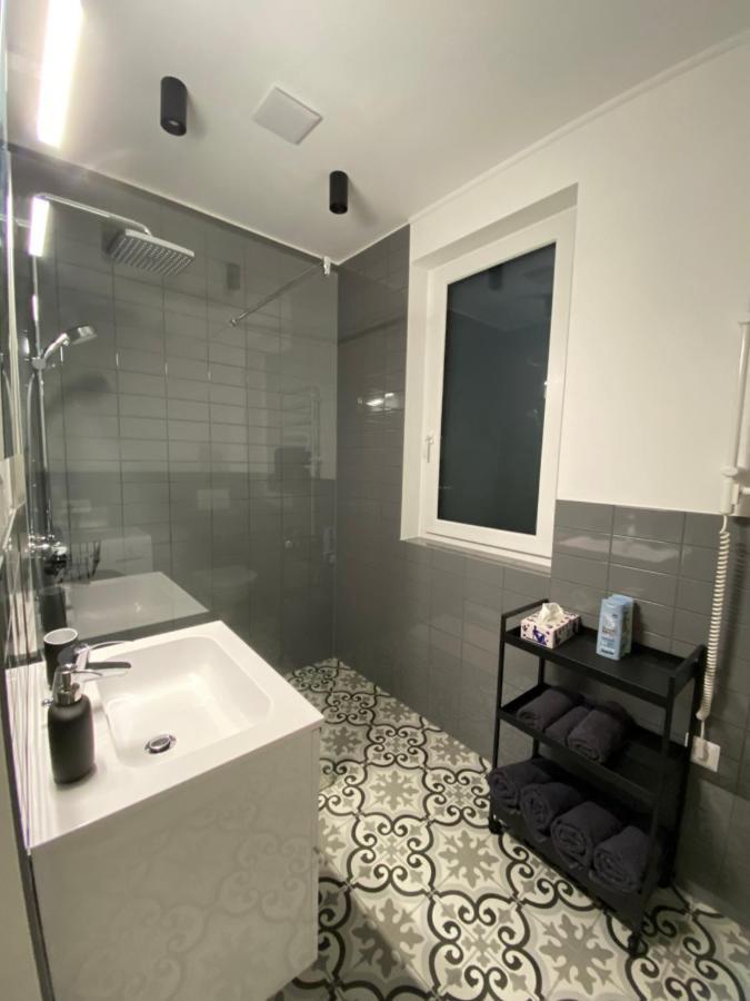 Twin House Apartment Gyal ภายนอก รูปภาพ