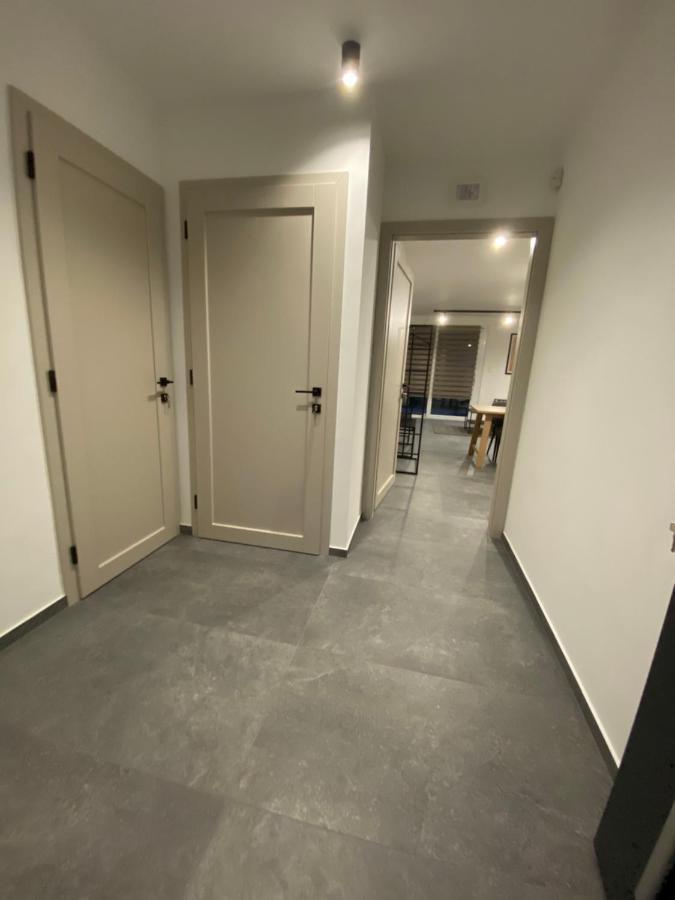 Twin House Apartment Gyal ภายนอก รูปภาพ